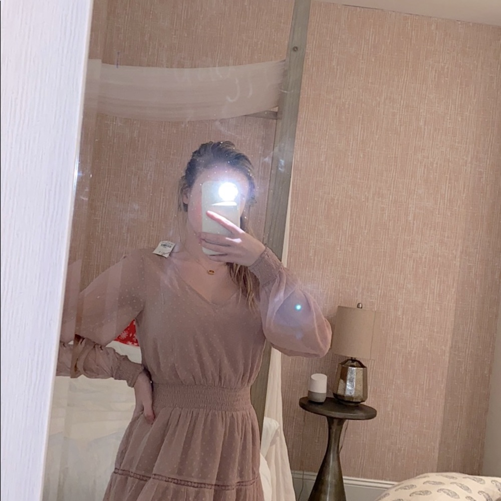 Hey guys!! I am selling this super cute dress!!❤️